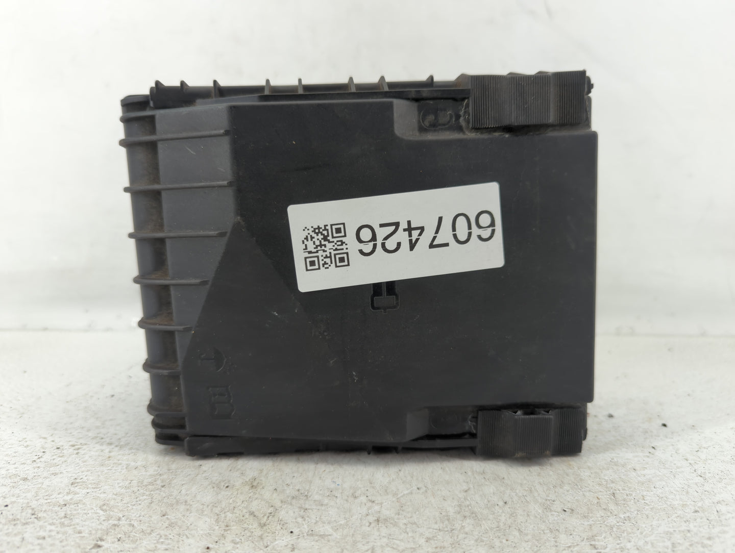 2008-2010 Volkswagen Passat Fusebox Fuse Box Panel Relay Module P/N:6359-2777 3C0 937 125 Fits OEM Used Auto Parts - Oemused