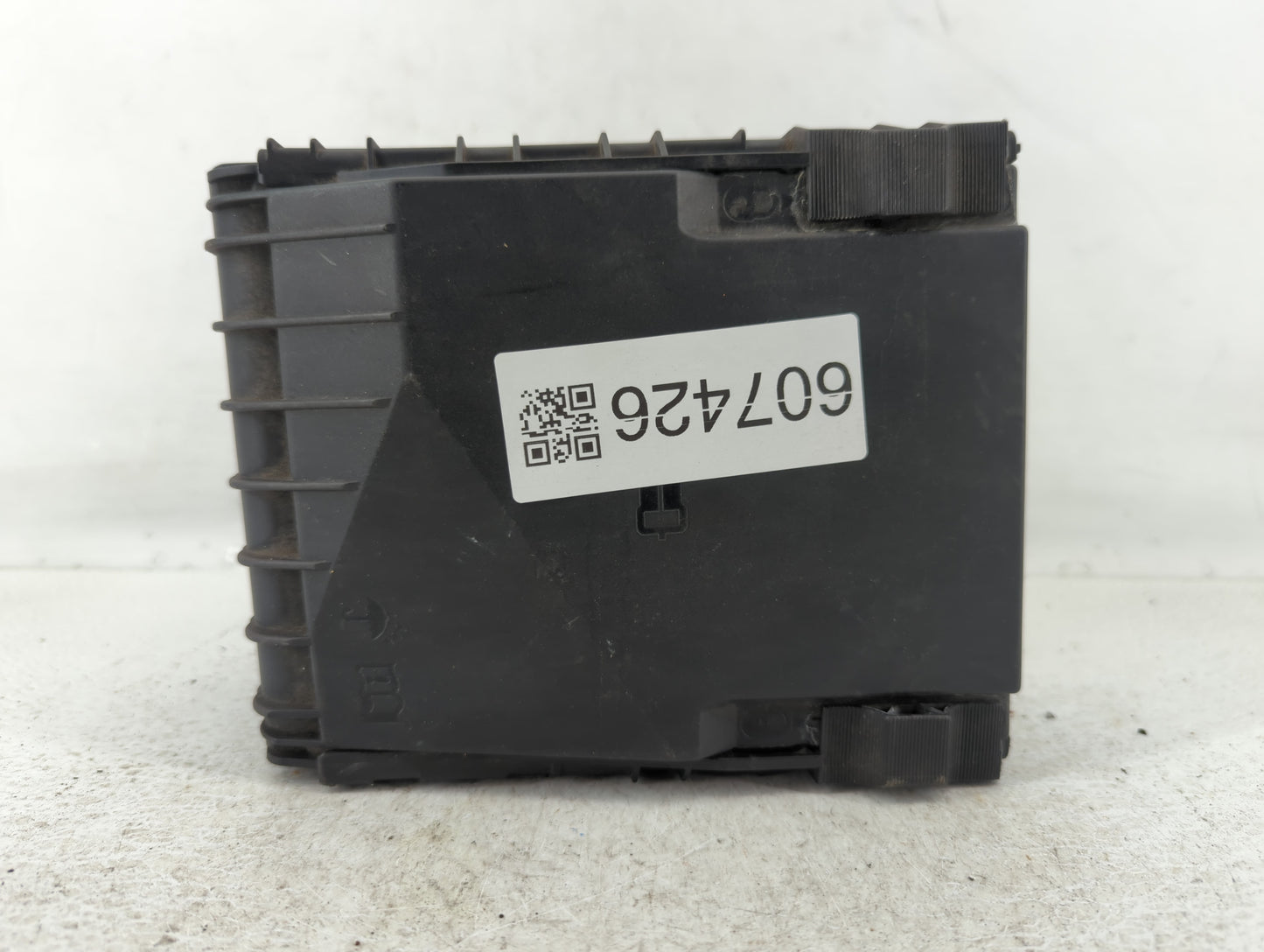 2008-2010 Volkswagen Passat Fusebox Fuse Box Panel Relay Module P/N:6359-2777 3C0 937 125 Fits OEM Used Auto Parts - Oemused