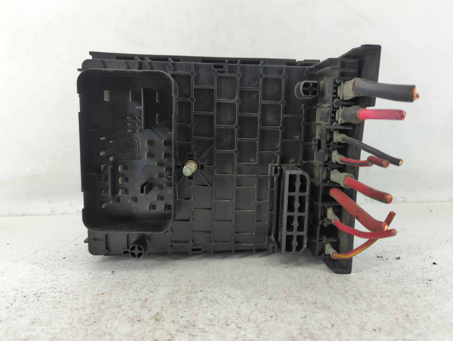 2008-2010 Volkswagen Passat Fusebox Fuse Box Panel Relay Module P/N:6359-2777 3C0 937 125 Fits OEM Used Auto Parts - Oemused