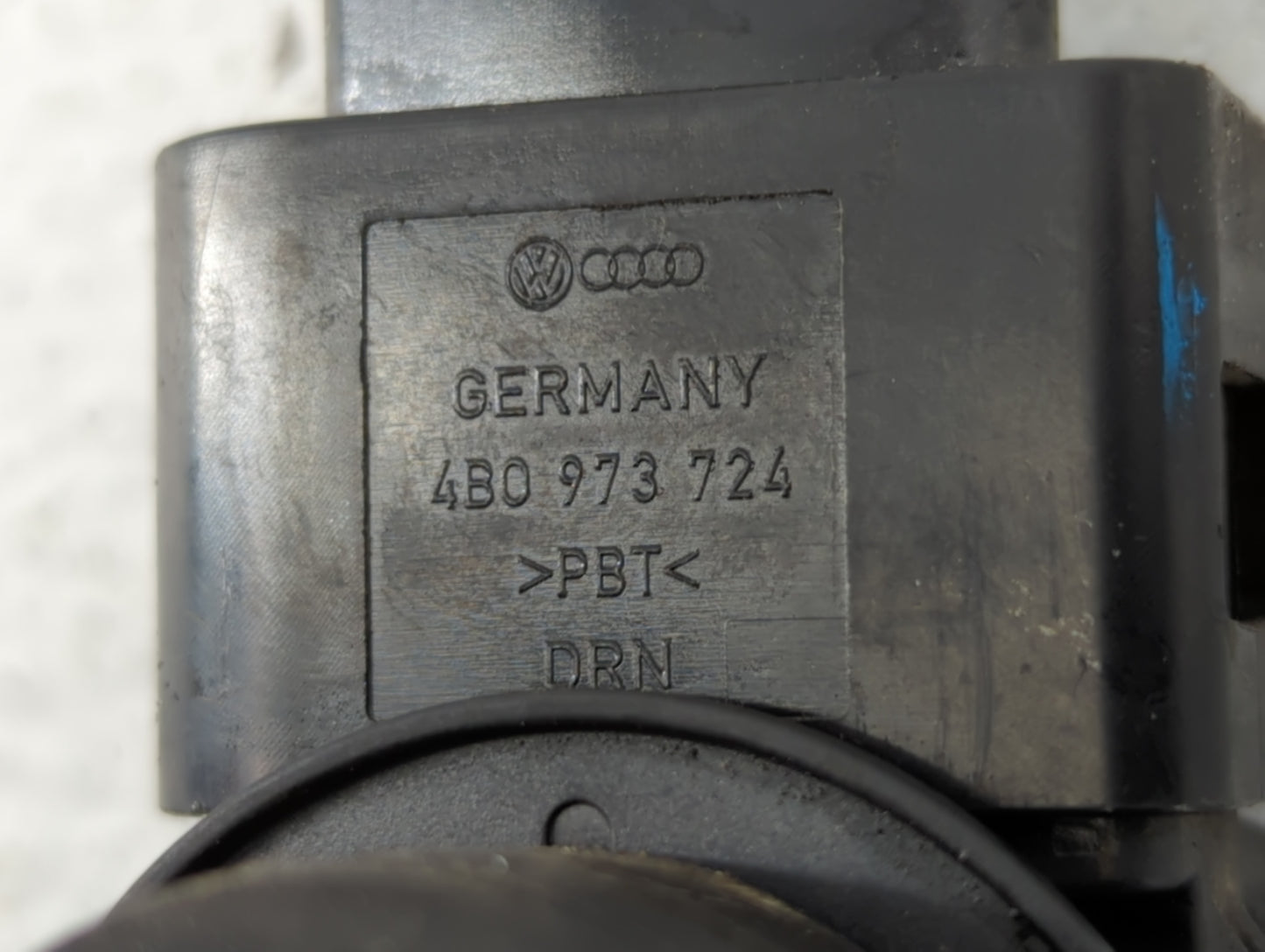2008-2010 Volkswagen Passat Ignition Coil Igniter Pack - Oemusedautoparts1.com