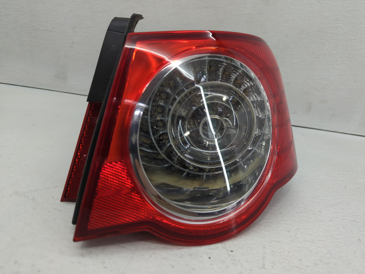 2008-2010 Volkswagen Passat Tail Light Assembly Passenger Right OEM P/N:ZSB 3C5 945 096J 24 Fits Fits 2008 2009 2010 OEM Use