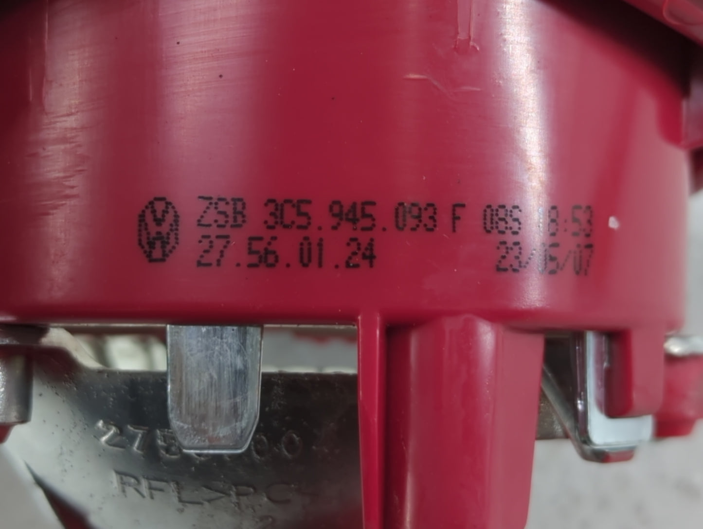 2008-2010 Volkswagen Passat Tail Light Assembly Driver Left OEM P/N:3C9 945 095F Fits Fits 2008 2009 2010 OEM Used Auto Part