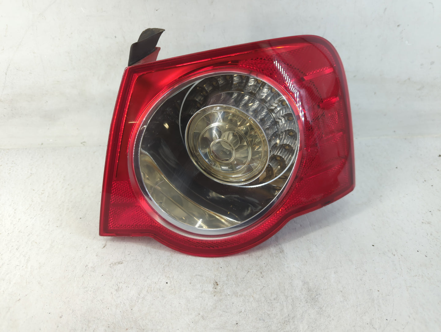 2006-2010 Volkswagen Passat Tail Light Assembly Passenger Right OEM P/N:ZSB 3C5 945 096 D Fits Fits 2006 2007 2008 2009 2010