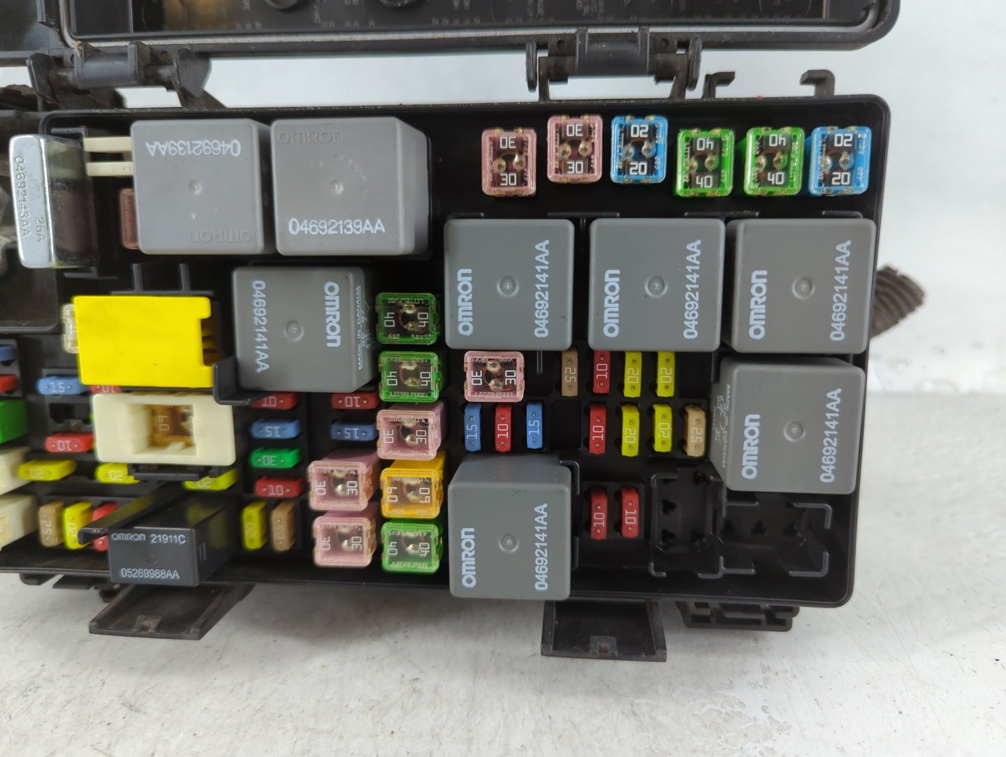 2009-2014 Volkswagen Routan Fusebox Fuse Box Panel Relay Module P/N:RT226202F7 Fits Fits 2009 2010 2011 2012 2013 2014 OEM U