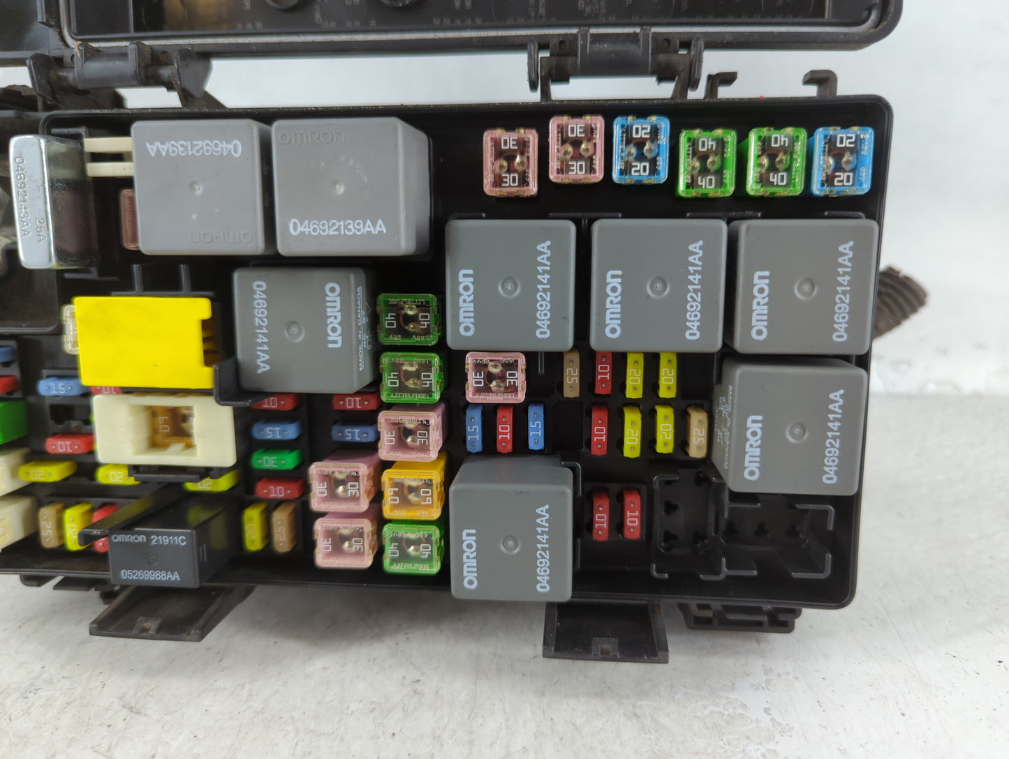2009-2014 Volkswagen Routan Fusebox Fuse Box Panel Relay Module P/N:RT226202F7 Fits Fits 2009 2010 2011 2012 2013 2014 OEM U