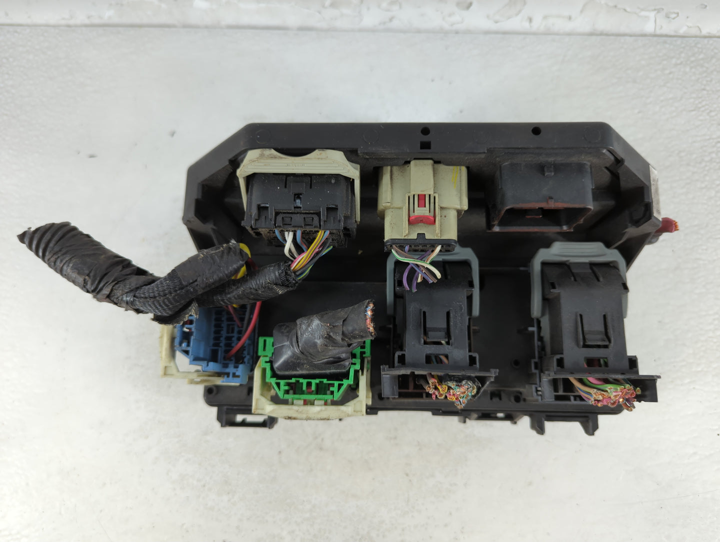 2009-2014 Volkswagen Routan Fusebox Fuse Box Panel Relay Module P/N:RT226202F7 Fits Fits 2009 2010 2011 2012 2013 2014 OEM U