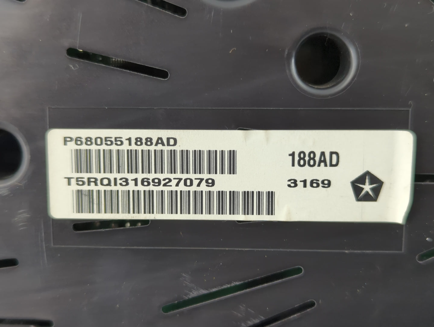 2009-2010 Volkswagen Routan Instrument Cluster Speedometer Gauges P/N:68055188AD Fits Fits 2009 2010 OEM Used Auto Parts - O