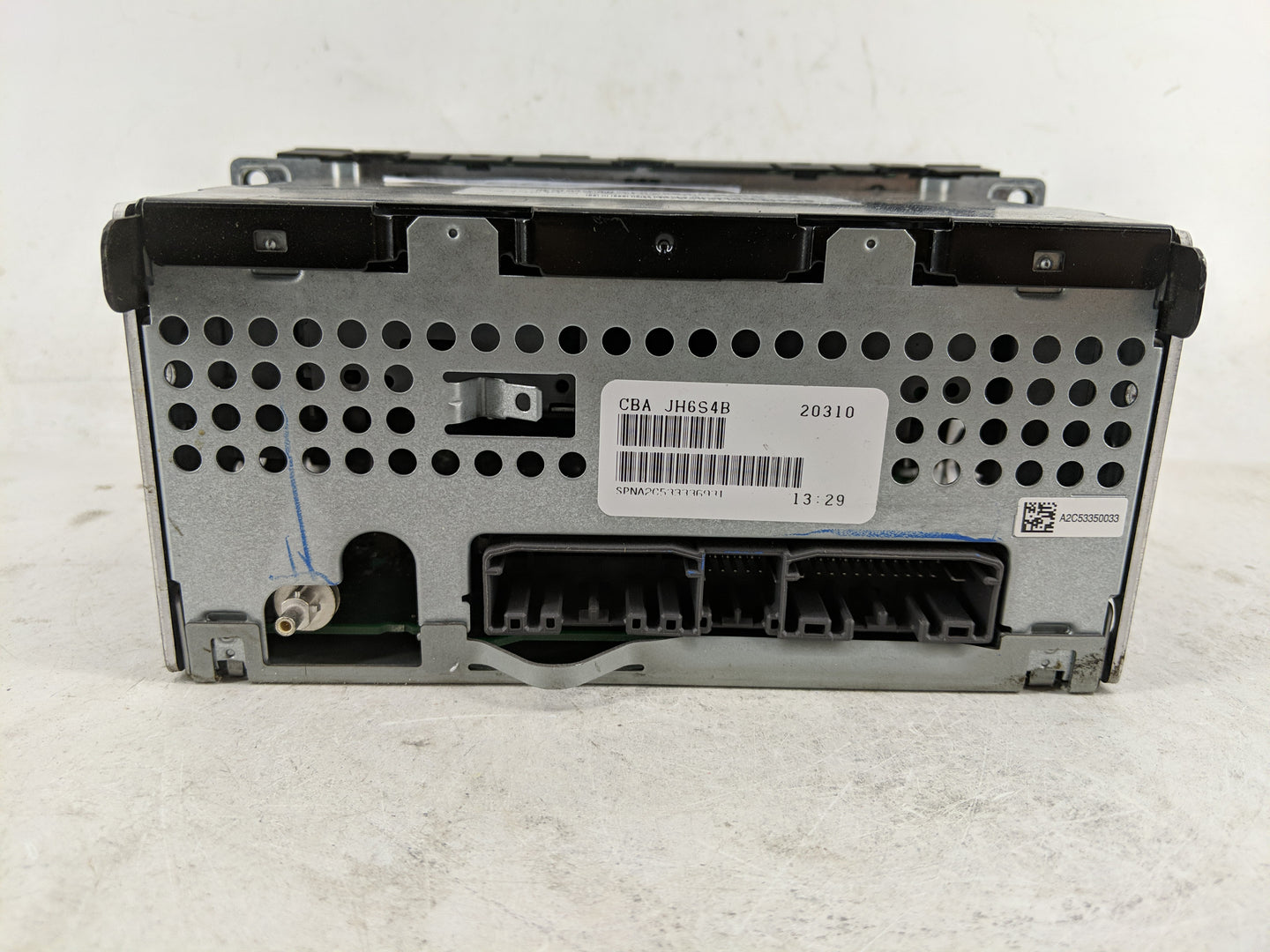 2009-2011 Volkswagen Routan Radio AM FM Cd Player Receiver Replacement P/N:P68050440AC Fits Fits 2009 2010 2011 OEM Used Aut