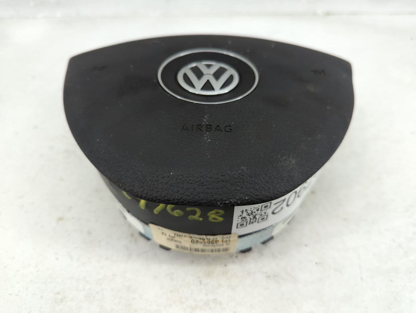 2009-2010 Volkswagen Routan Air Bag Driver Left Steering Wheel Mounted P/N:7B0880201A Fits Fits 2009 2010 OEM Used Auto Part