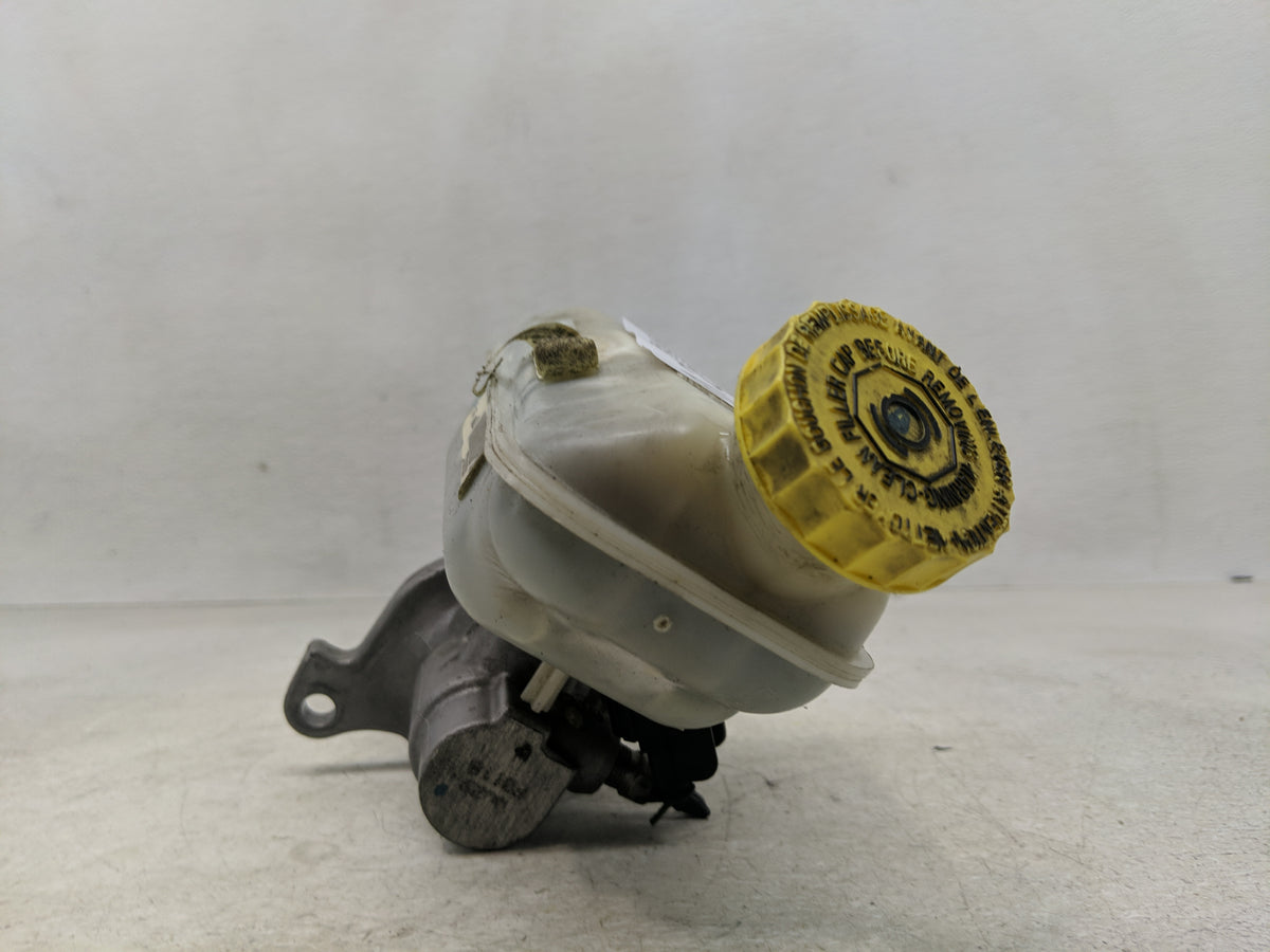 2009-2014 Volkswagen Routan Brake Master Cylinder 1312106 - Oemusedautoparts1.com