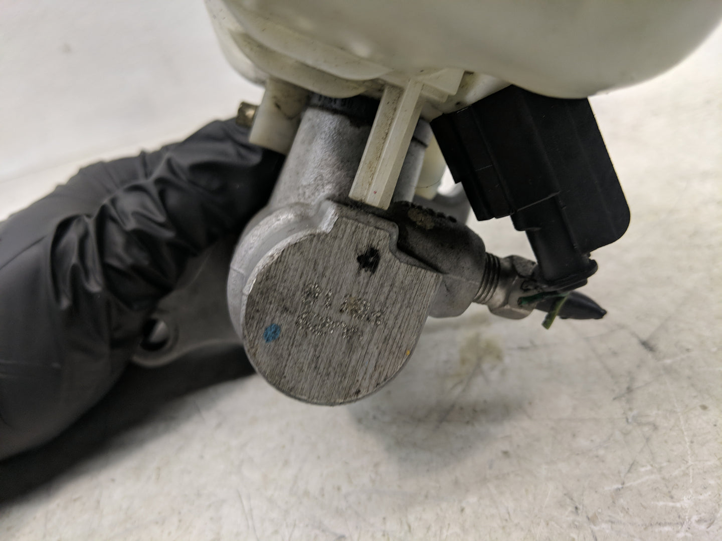 2009-2014 Volkswagen Routan Brake Master Cylinder 1312106 - Oemusedautoparts1.com
