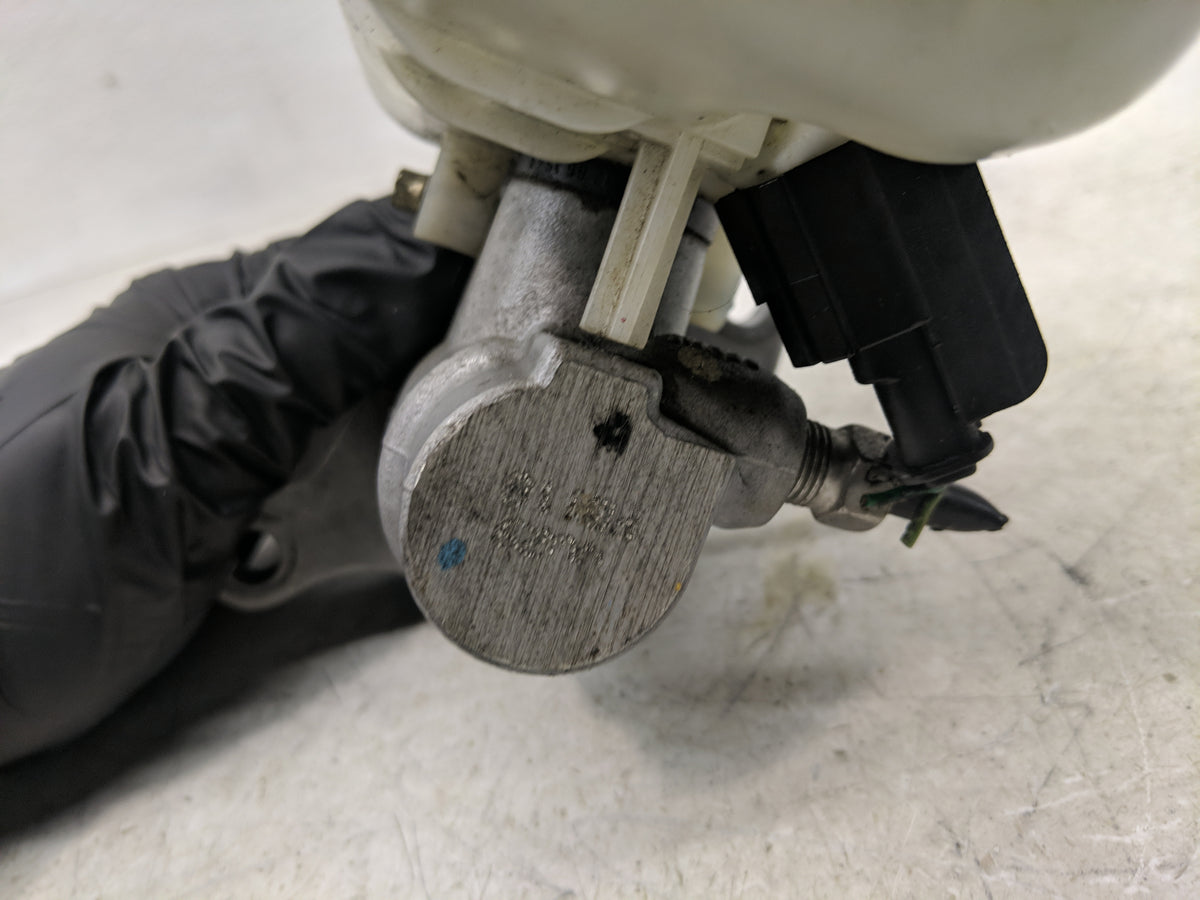 2009-2014 Volkswagen Routan Brake Master Cylinder 1312106 - Oemusedautoparts1.com