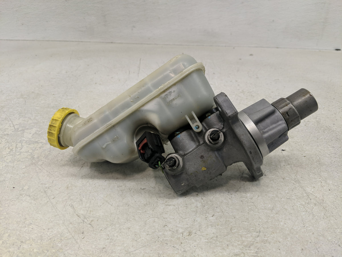 2009-2014 Volkswagen Routan Brake Master Cylinder 1312106 - Oemusedautoparts1.com