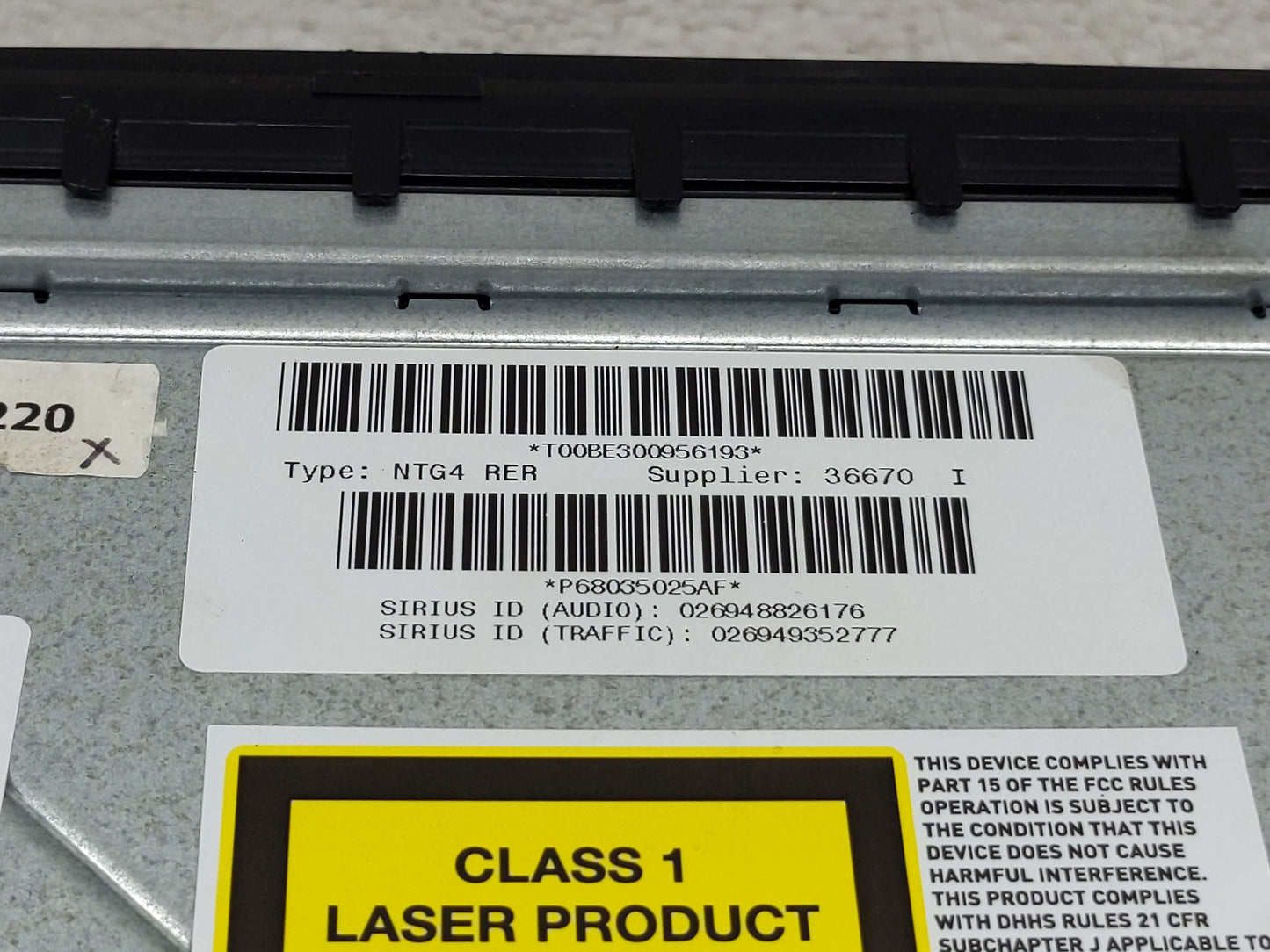 2010 Volkswagen Routan Radio AM FM Cd Player Receiver Replacement P/N:P68035025AF Fits OEM Used Auto Parts - Oemusedautopart