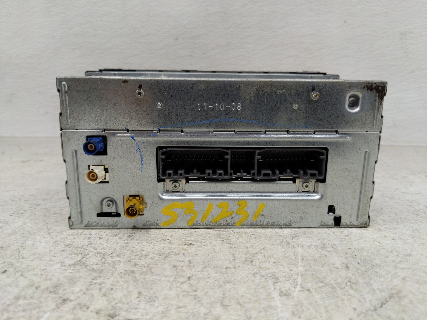 2010 Volkswagen Routan Radio AM FM Cd Player Receiver Replacement P/N:P68035025AF Fits OEM Used Auto Parts - Oemusedautopart