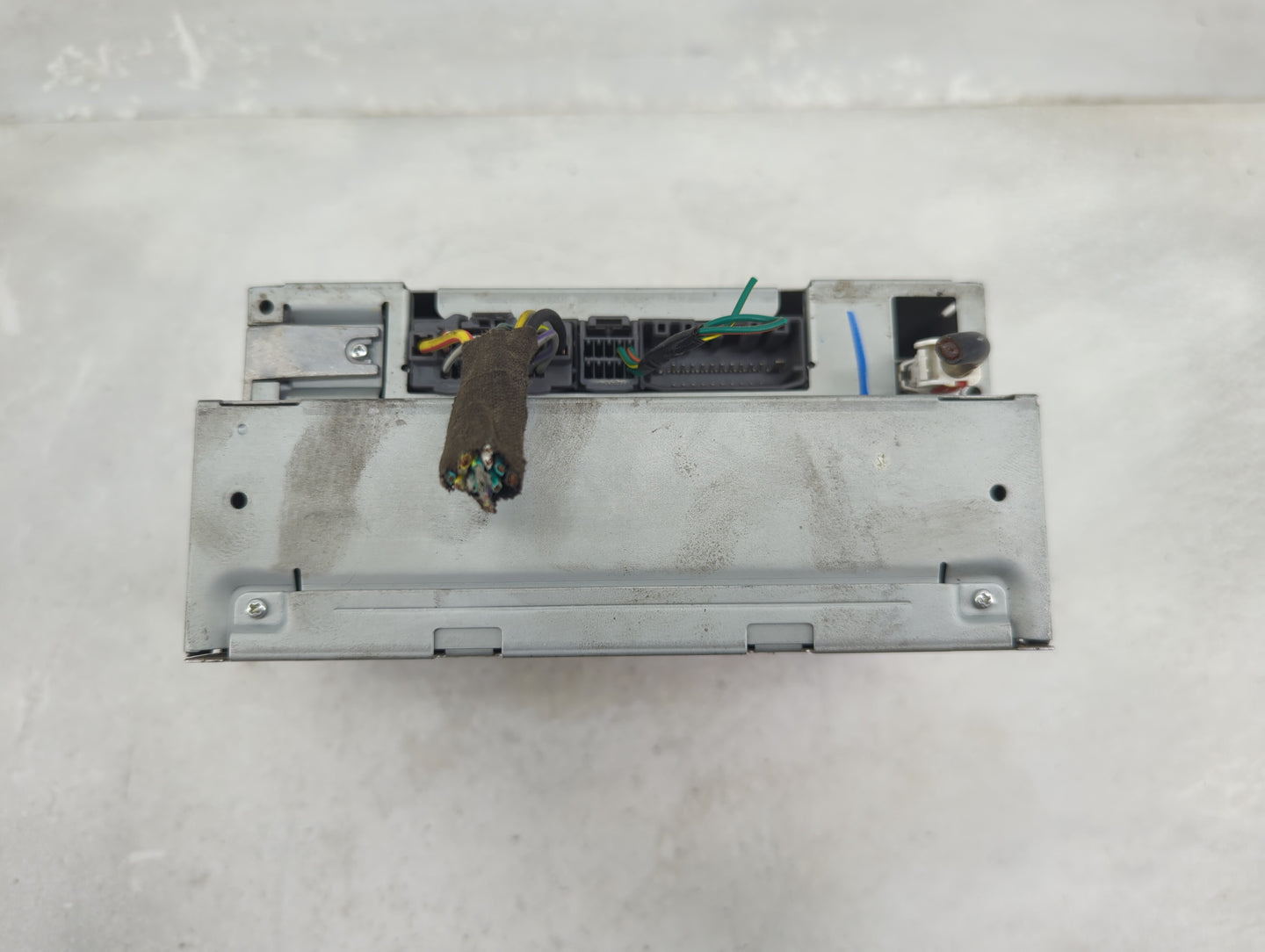 2010 Volkswagen Routan Radio AM FM Cd Player Receiver Replacement P/N:68050442AC TT1AA1250A1588 Fits OEM Used Auto Parts - O