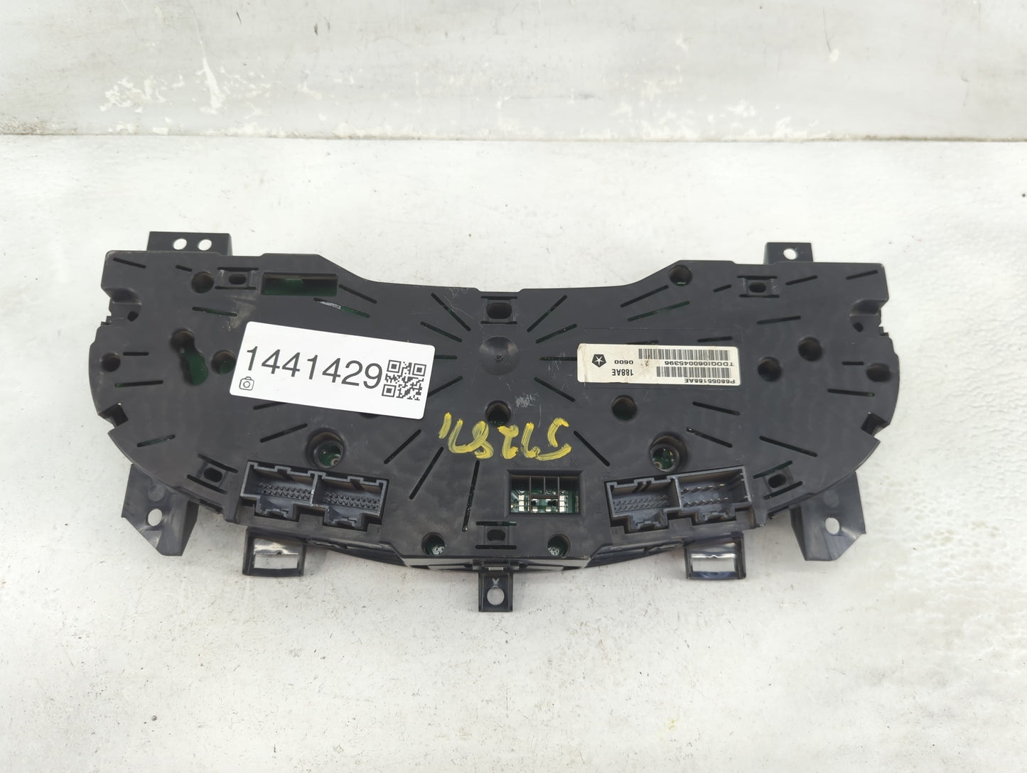 2010 Volkswagen Routan Instrument Cluster Speedometer Gauges P/N:P68055188AE TDOQI060045396 Fits OEM Used Auto Parts - Oemus
