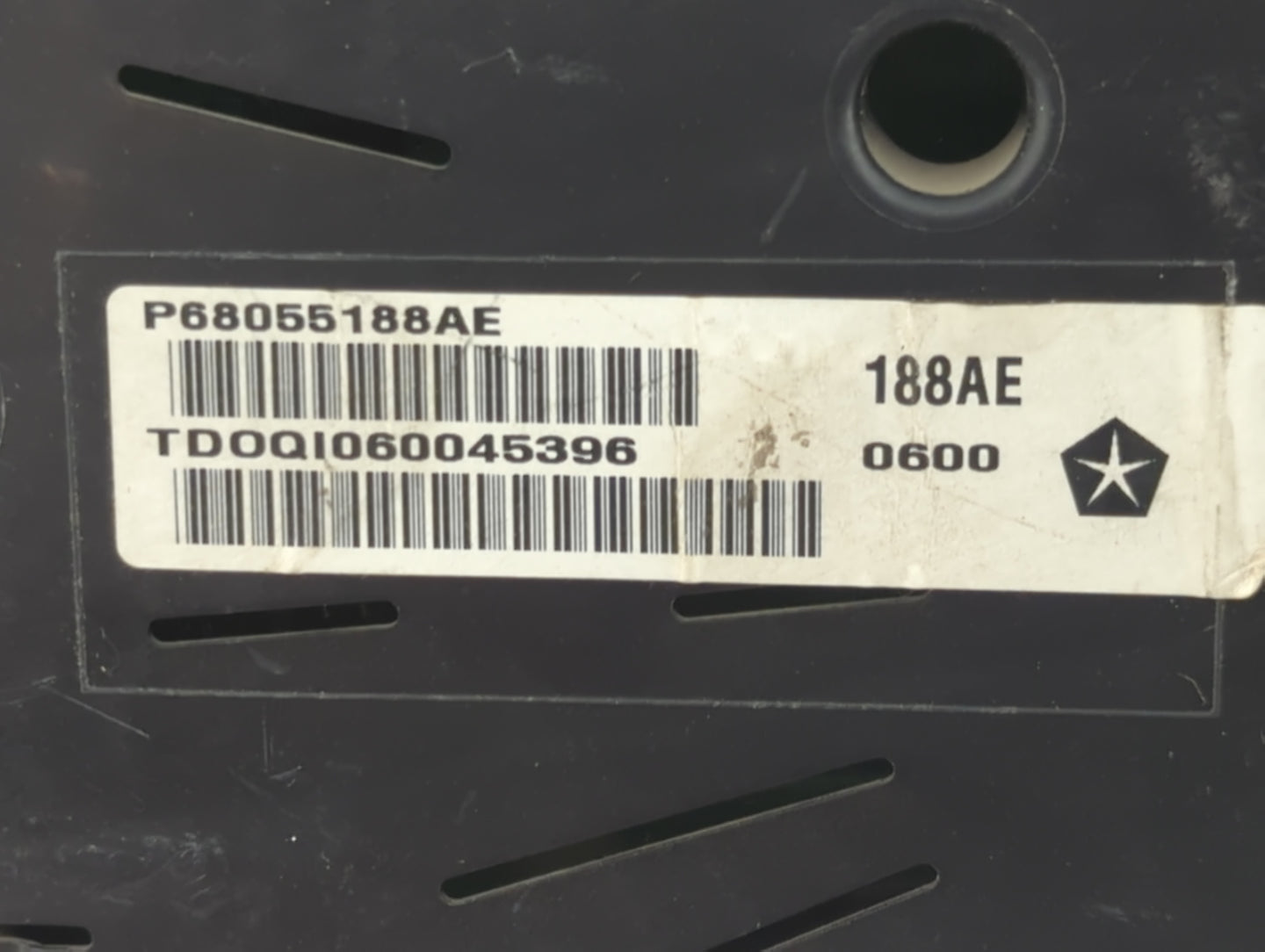 2009-2010 Volkswagen Routan Instrument Cluster Speedometer Gauges P/N:P68055188AE TDOQI060045396 Fits Fits 2009 2010 OEM Use