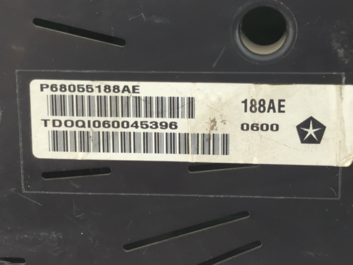 2009-2010 Volkswagen Routan Instrument Cluster Speedometer Gauges P/N:P68055188AE TDOQI060045396 Fits Fits 2009 2010 OEM Use