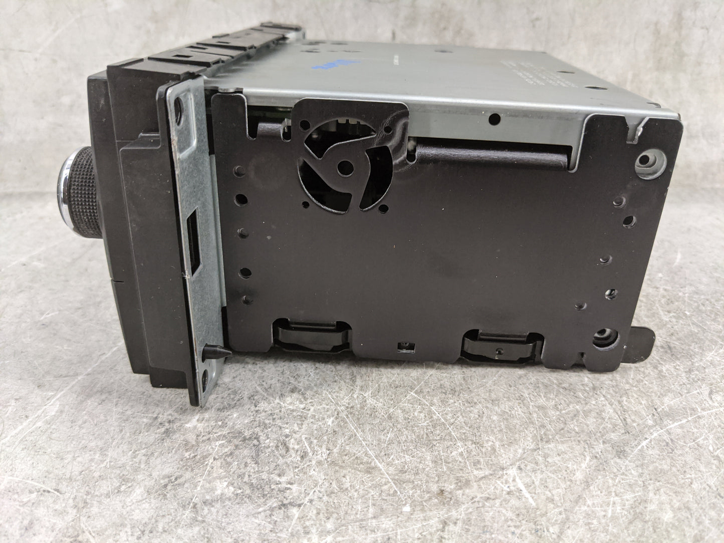 2009-2011 Volkswagen Routan Radio AM FM Cd Player Receiver Replacement P/N:P68050440AC Fits Fits 2009 2010 2011 OEM Used Aut