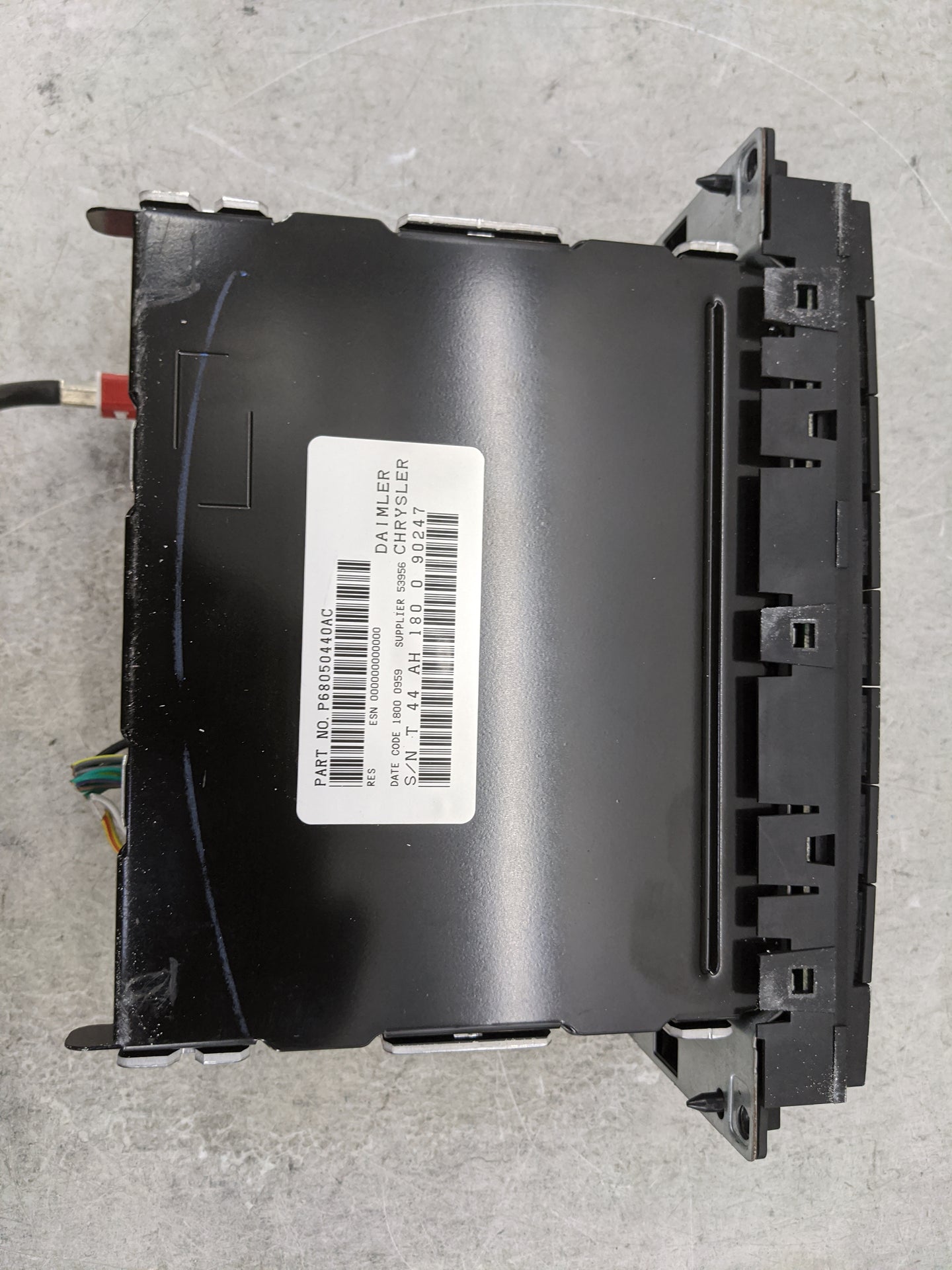 2009-2011 Volkswagen Routan Radio AM FM Cd Player Receiver Replacement P/N:P68050440AC Fits Fits 2009 2010 2011 OEM Used Aut