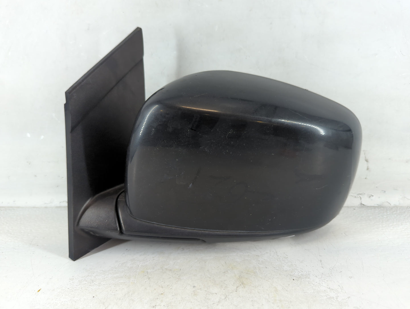 2009-2014 Volkswagen Routan Passenger Right Side View Manual Door Mirror - Oemusedautoparts1.com