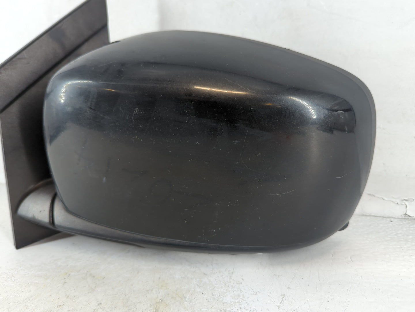 2009-2014 Volkswagen Routan Passenger Right Side View Manual Door Mirror - Oemusedautoparts1.com
