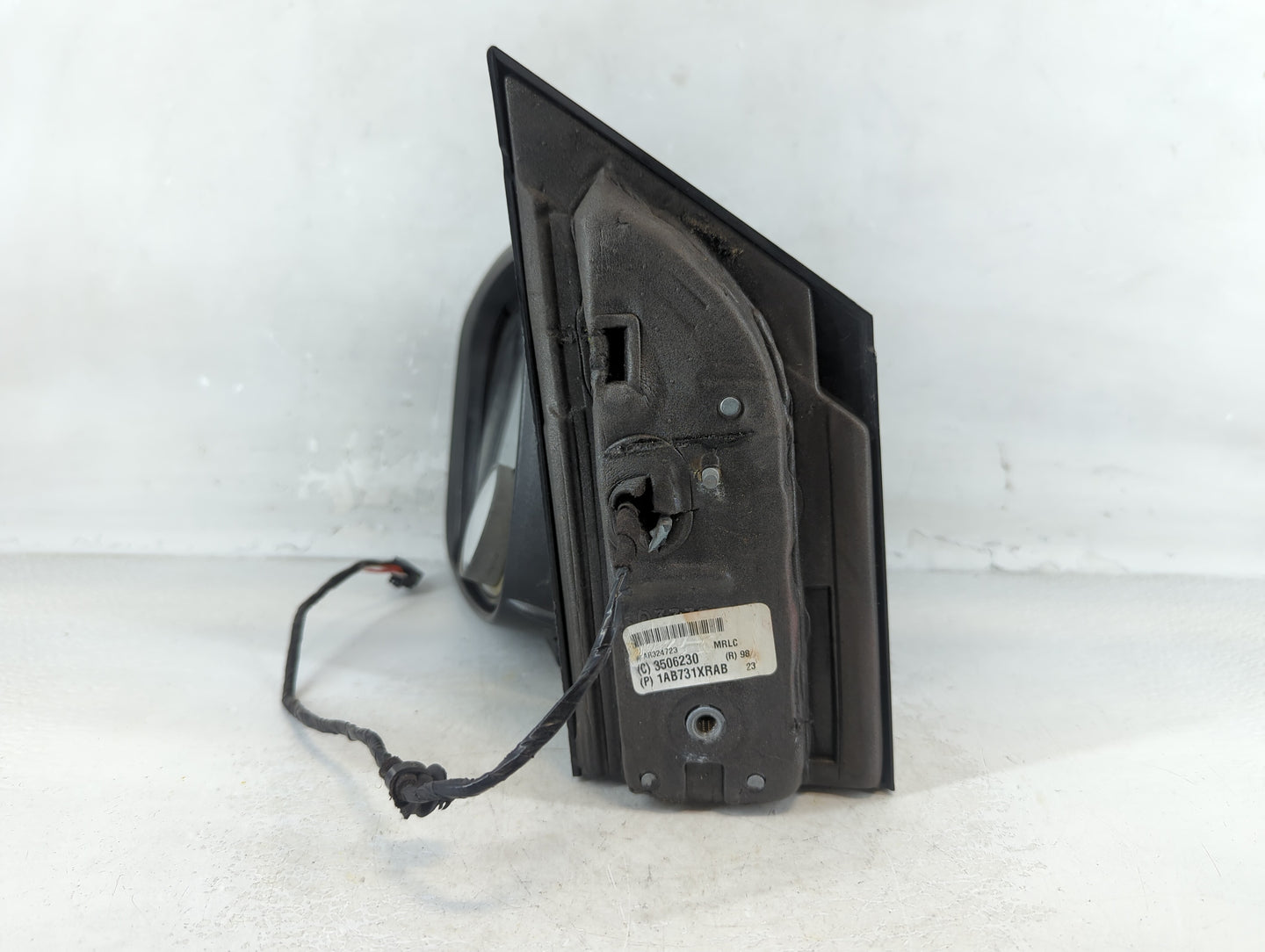 2009-2014 Volkswagen Routan Passenger Right Side View Manual Door Mirror - Oemusedautoparts1.com