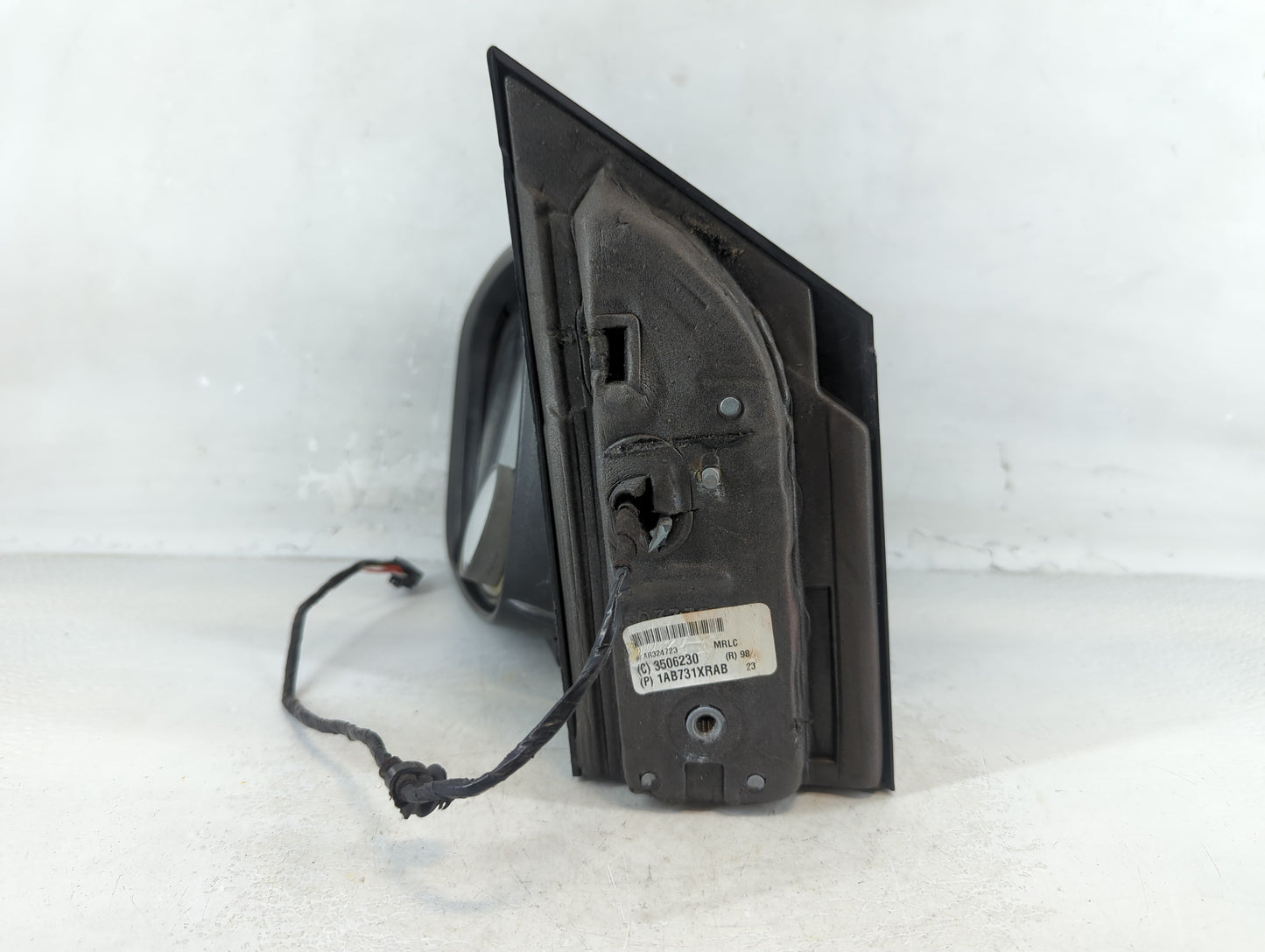 2009-2014 Volkswagen Routan Passenger Right Side View Manual Door Mirror - Oemusedautoparts1.com