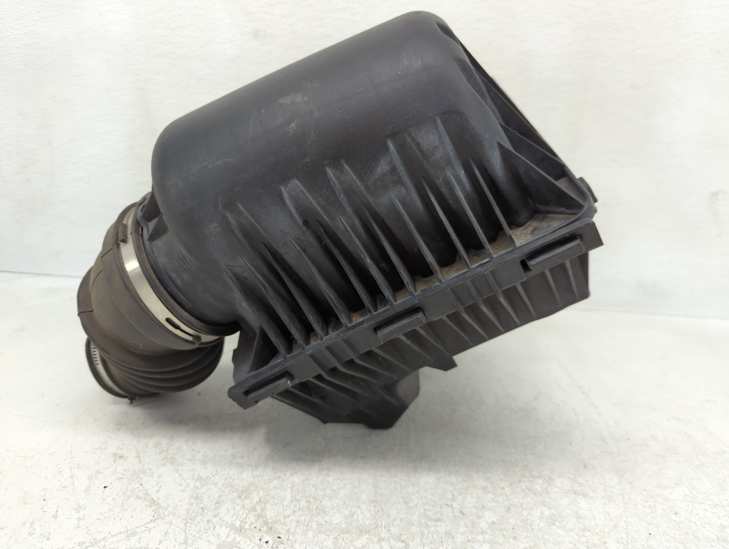 2009-2010 Volkswagen Routan Air Cleaner Intake-duct Hose Tube - Oemusedautoparts1.com