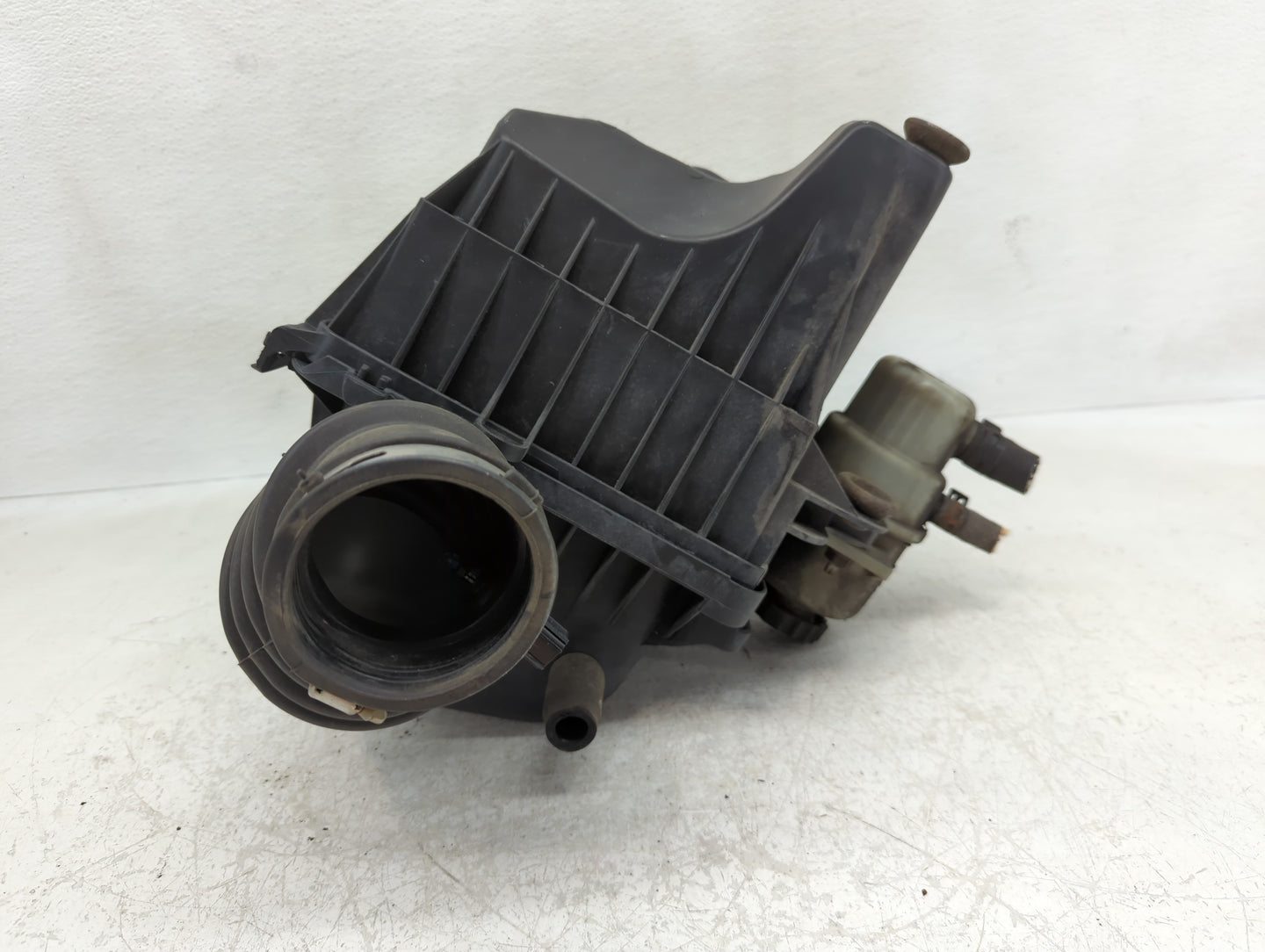 2009-2010 Volkswagen Routan Air Cleaner Intake-duct Hose Tube - Oemusedautoparts1.com