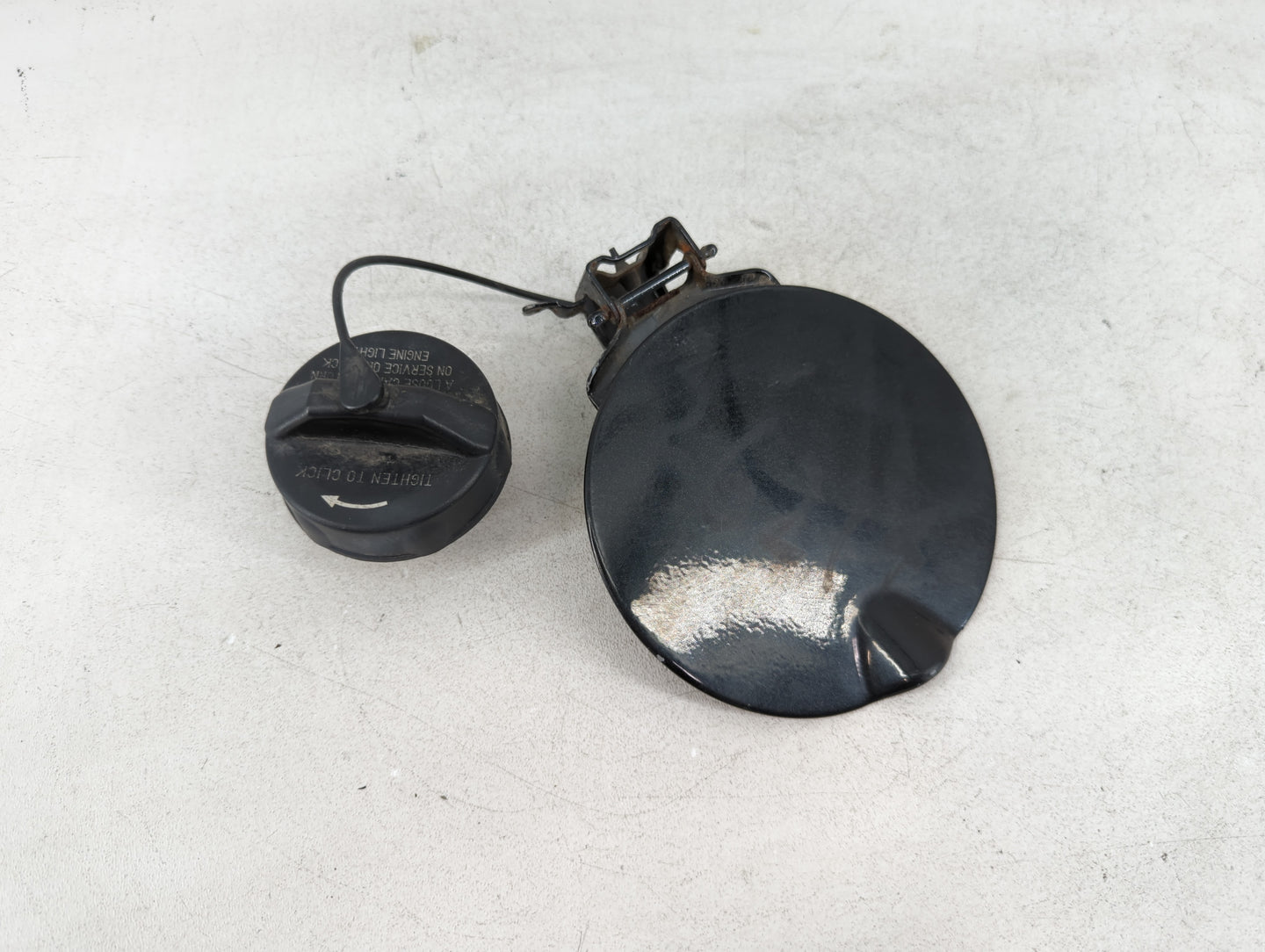 2010 Volkswagen Routan Fuel Tank Door Lid Gas Tank - Oemusedautoparts1.com