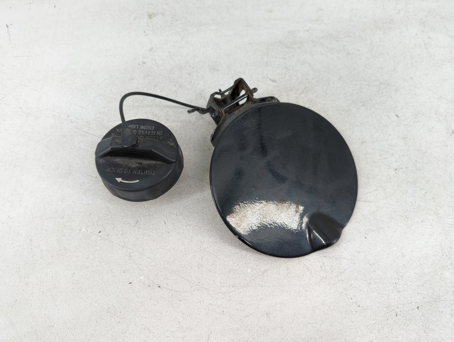 2010 Volkswagen Routan Fuel Tank Door Lid Gas Tank - Oemusedautoparts1.com