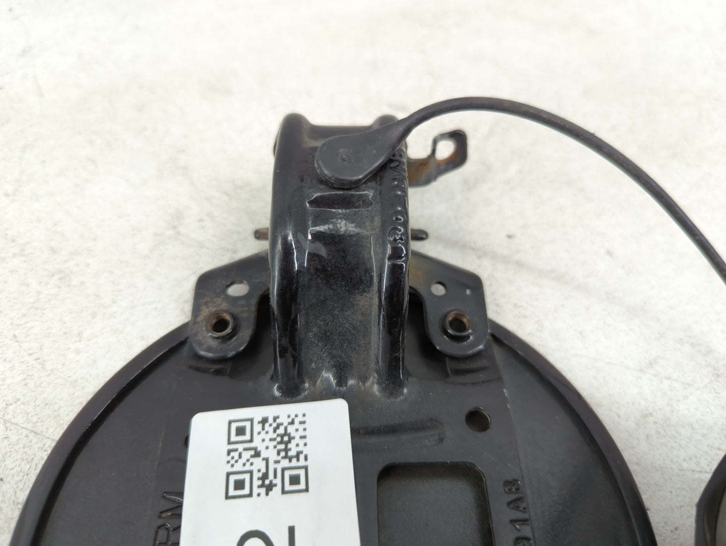 2010 Volkswagen Routan Fuel Tank Door Lid Gas Tank - Oemusedautoparts1.com