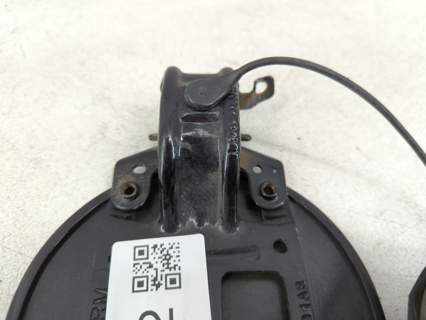 2010 Volkswagen Routan Fuel Tank Door Lid Gas Tank - Oemusedautoparts1.com