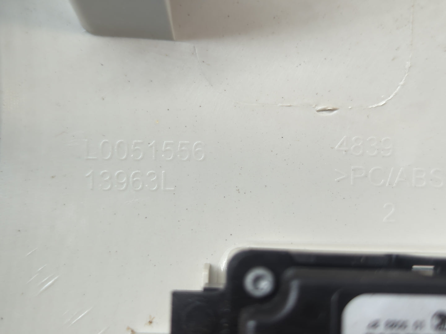 2009-2014 Volkswagen Routan Overhead Roof Console Interior Dome Light - Oemusedautoparts1.com
