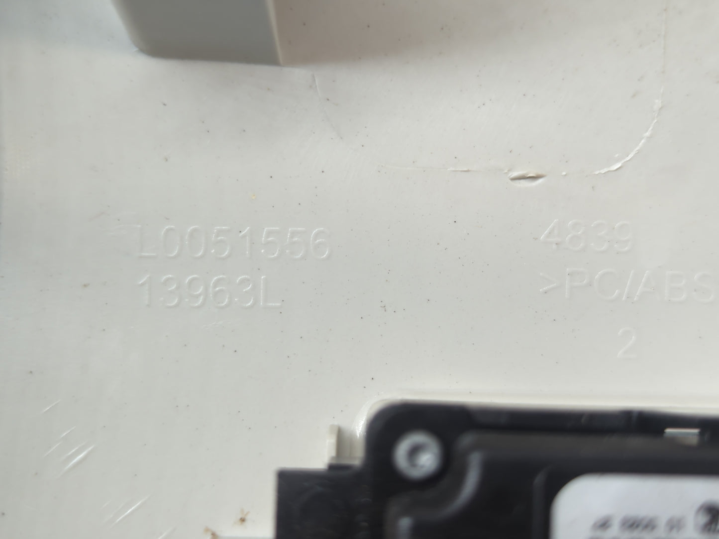 2009-2014 Volkswagen Routan Overhead Roof Console Interior Dome Light - Oemusedautoparts1.com