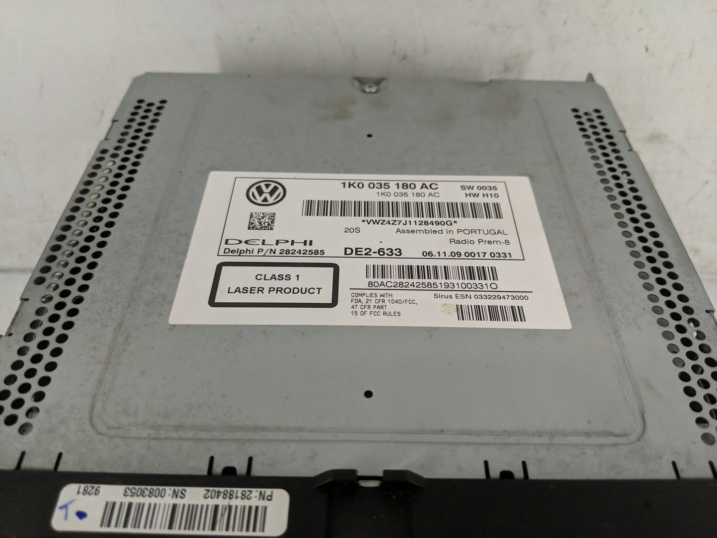 2009-2017 Volkswagen Tiguan Radio AM FM Cd Player Receiver Replacement P/N:1K0 035 180 AC Fits OEM Used Auto Parts - Oemused