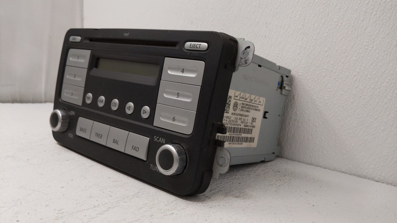 2009-2017 Volkswagen Tiguan Radio AM FM Cd Player Receiver Replacement P/N:28230185 Fits OEM Used Auto Parts - Oemusedautopa