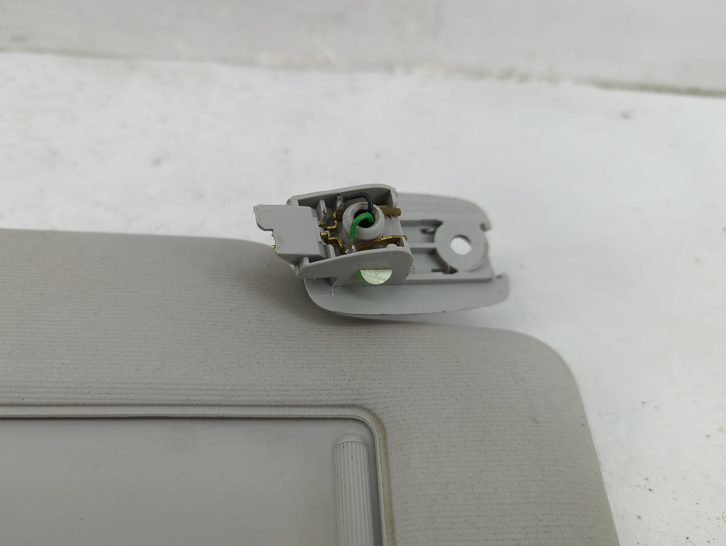 2009-2018 Volkswagen Tiguan Sun Visor Shade Replacement Passenger Right Mirror Fits OEM Used Auto Parts - Oemusedautoparts1.