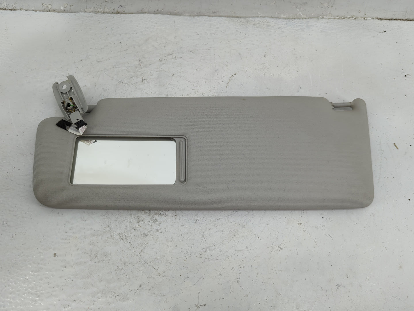 2009-2018 Volkswagen Tiguan Sun Visor Shade Replacement Driver Left Mirror Fits OEM Used Auto Parts - Oemusedautoparts1.com