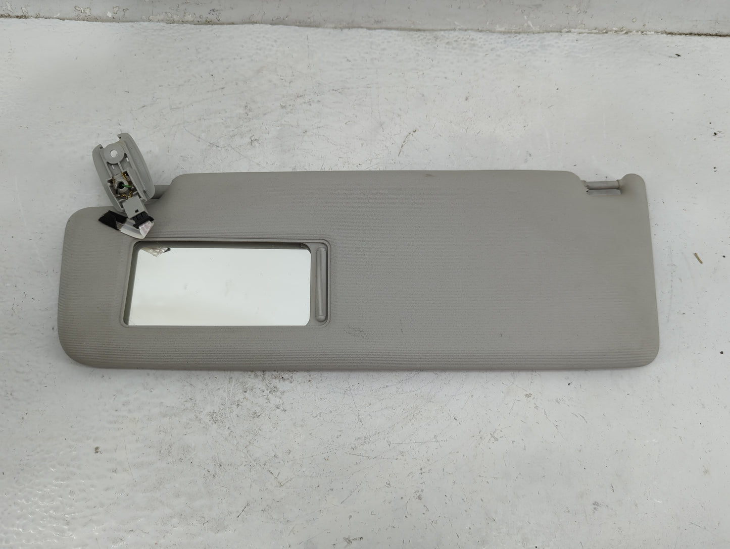 2009-2018 Volkswagen Tiguan Sun Visor Shade Replacement Driver Left Mirror Fits OEM Used Auto Parts - Oemusedautoparts1.com