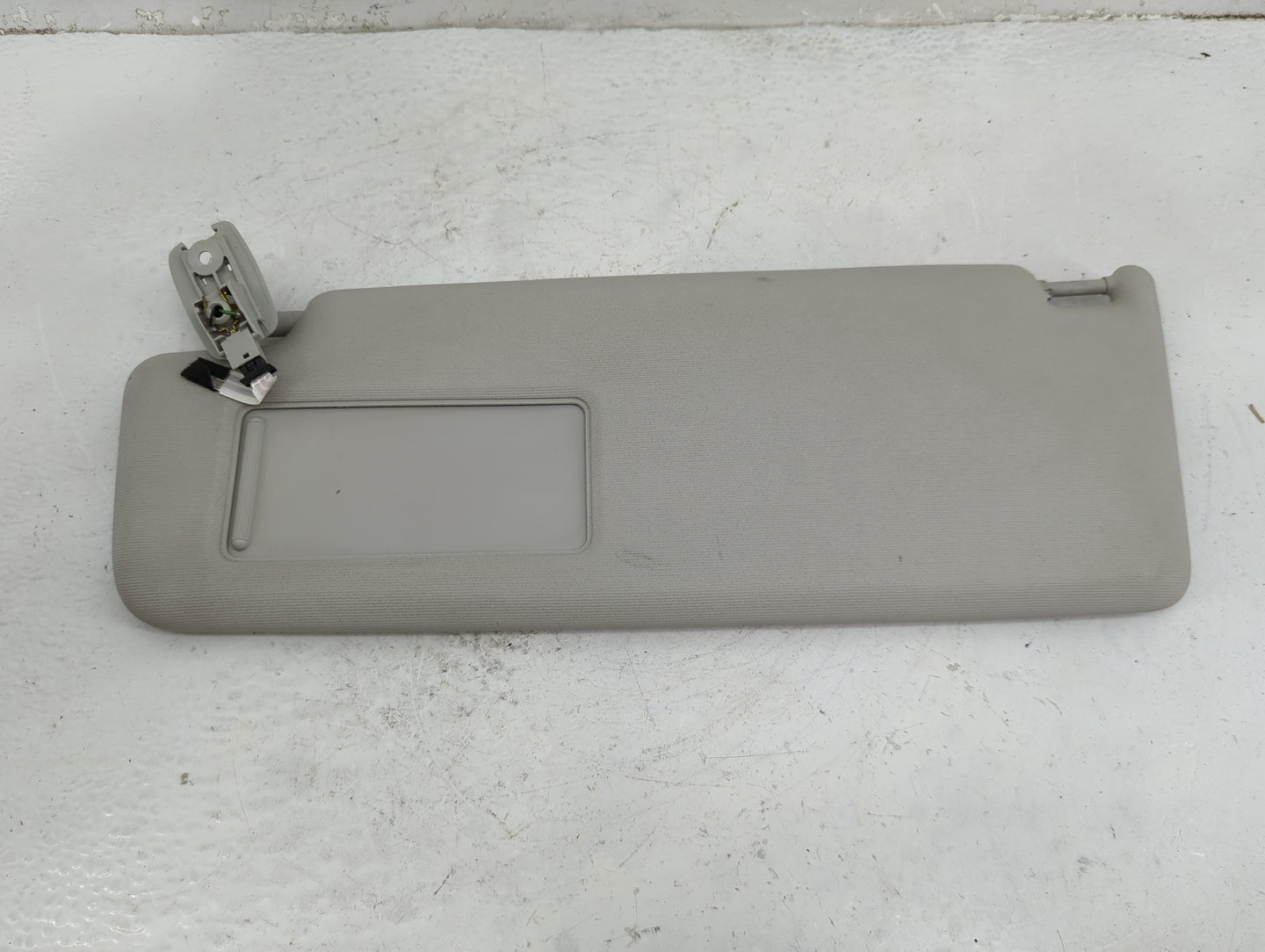 2009-2018 Volkswagen Tiguan Sun Visor Shade Replacement Driver Left Mirror Fits OEM Used Auto Parts - Oemusedautoparts1.com