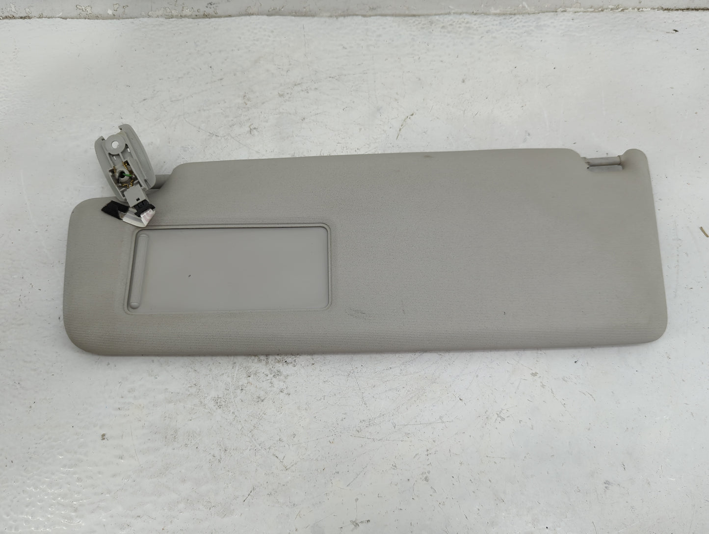 2009-2018 Volkswagen Tiguan Sun Visor Shade Replacement Driver Left Mirror Fits OEM Used Auto Parts - Oemusedautoparts1.com