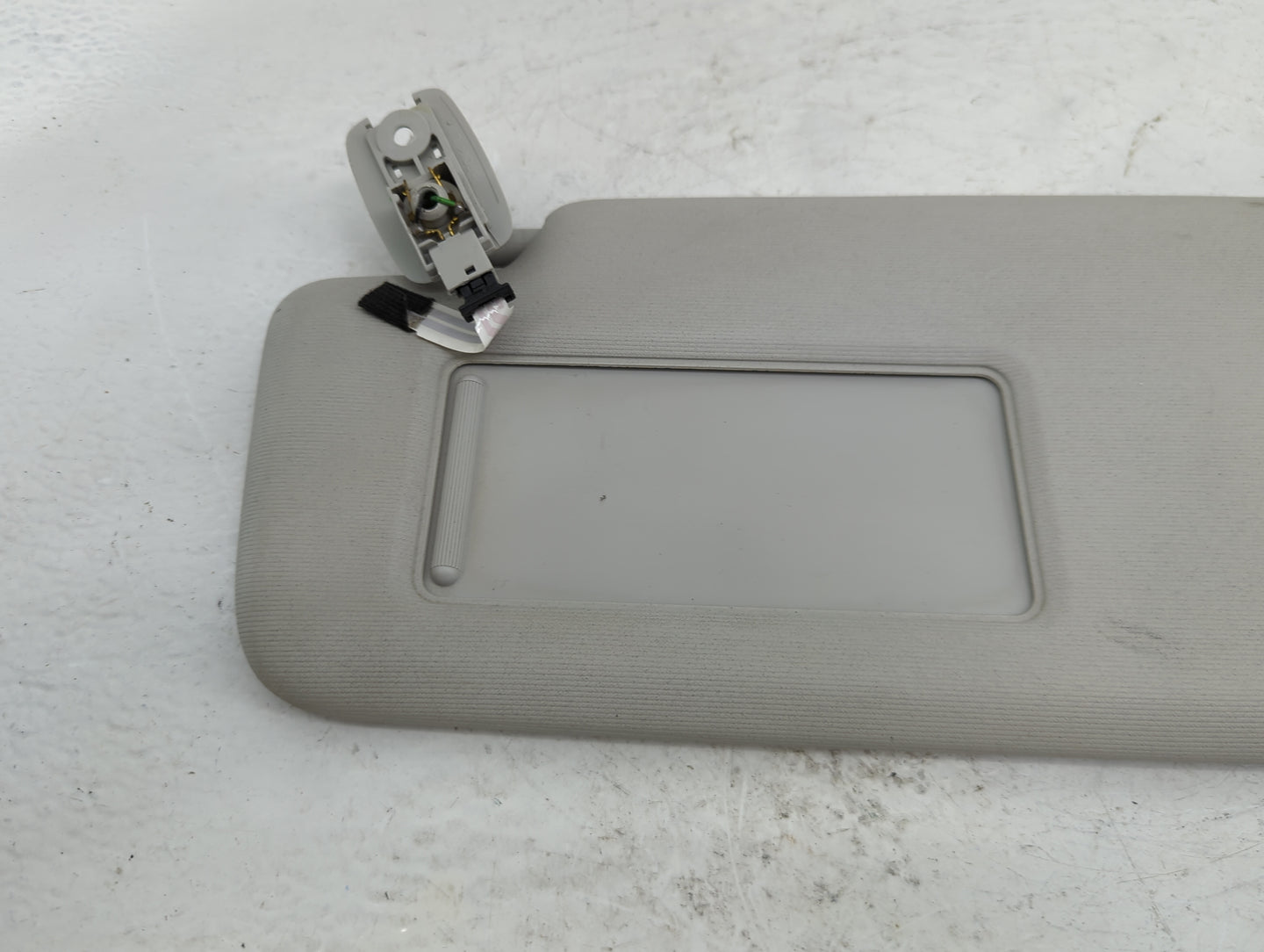 2009-2018 Volkswagen Tiguan Sun Visor Shade Replacement Driver Left Mirror Fits OEM Used Auto Parts - Oemusedautoparts1.com