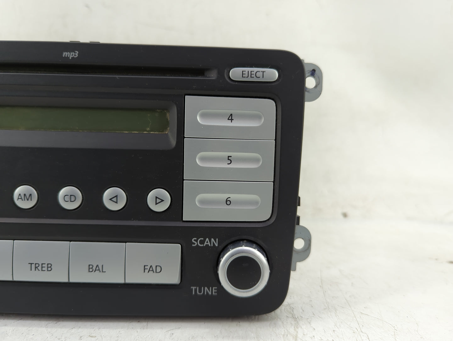 2009-2017 Volkswagen Tiguan Radio AM FM Cd Player Receiver Replacement P/N:28230185 Fits OEM Used Auto Parts - Oemusedautopa