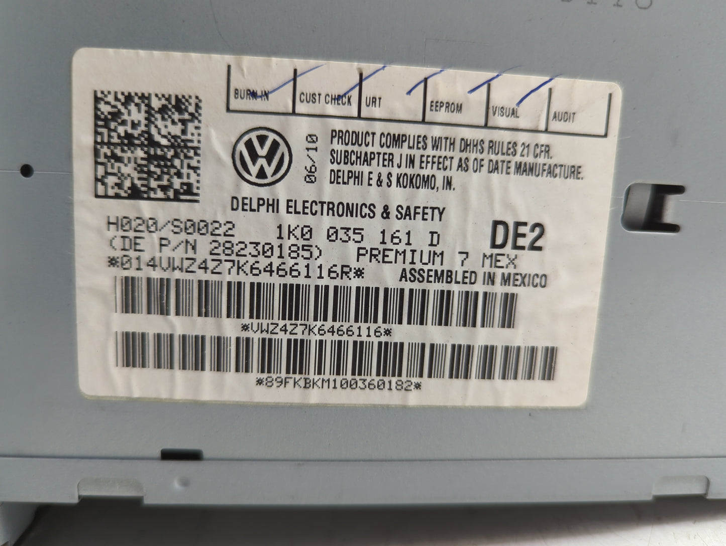 2009-2017 Volkswagen Tiguan Radio AM FM Cd Player Receiver Replacement P/N:28230185 Fits OEM Used Auto Parts - Oemusedautopa