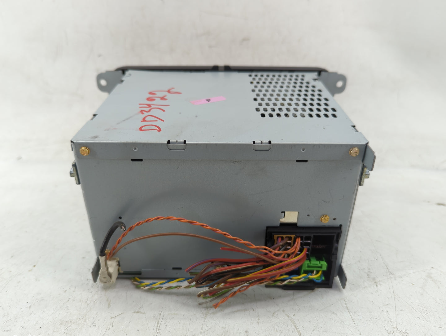 2009-2017 Volkswagen Tiguan Radio AM FM Cd Player Receiver Replacement P/N:28230185 Fits OEM Used Auto Parts - Oemusedautopa