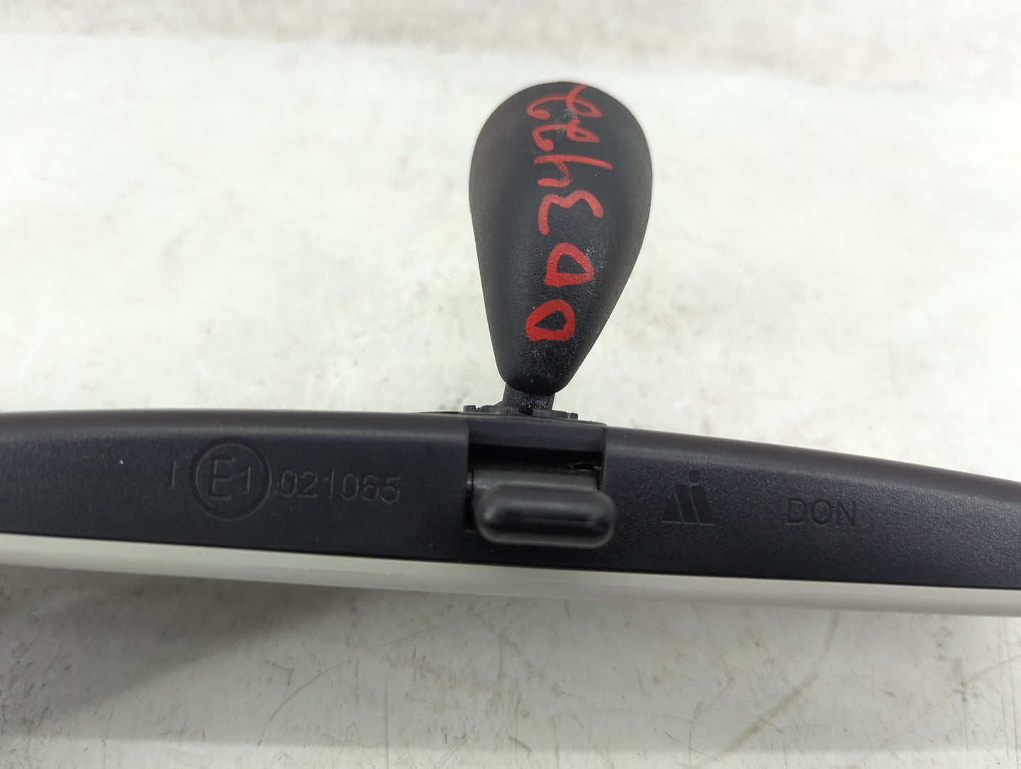 2009-2018 Volkswagen Tiguan Interior Rear View Mirror Replacement OEM Fits OEM Used Auto Parts - Oemusedautoparts1.com