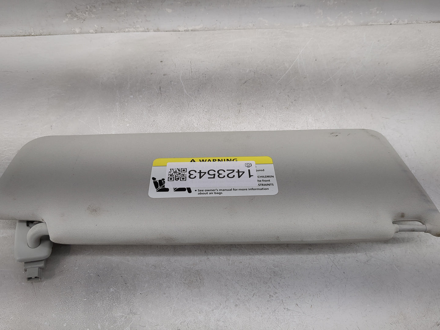 2009-2018 Volkswagen Tiguan Sun Visor Shade Replacement Driver Left Mirror Fits OEM Used Auto Parts - Oemusedautoparts1.com